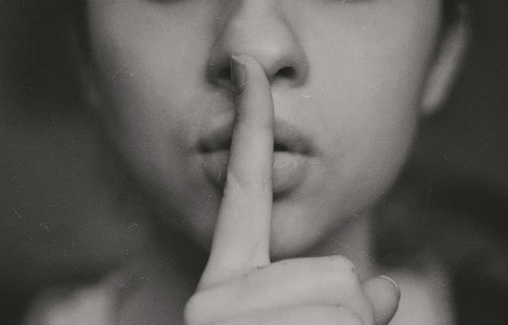how to spot a liar