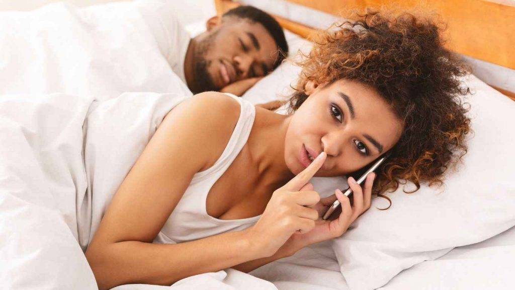 women-talking-to-someone-on-phone